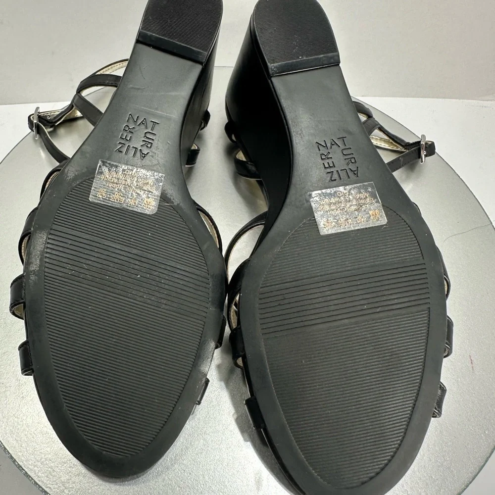 NaturalizerElegant Black Strappy Women's size 8 pre owned Exellent condition